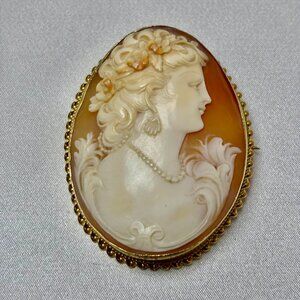 Cameo with 14k yellow gold rope edge preowned Vintage large brooch pin/pendant